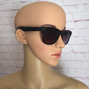 Peace Sign Fashion Sunglasses
